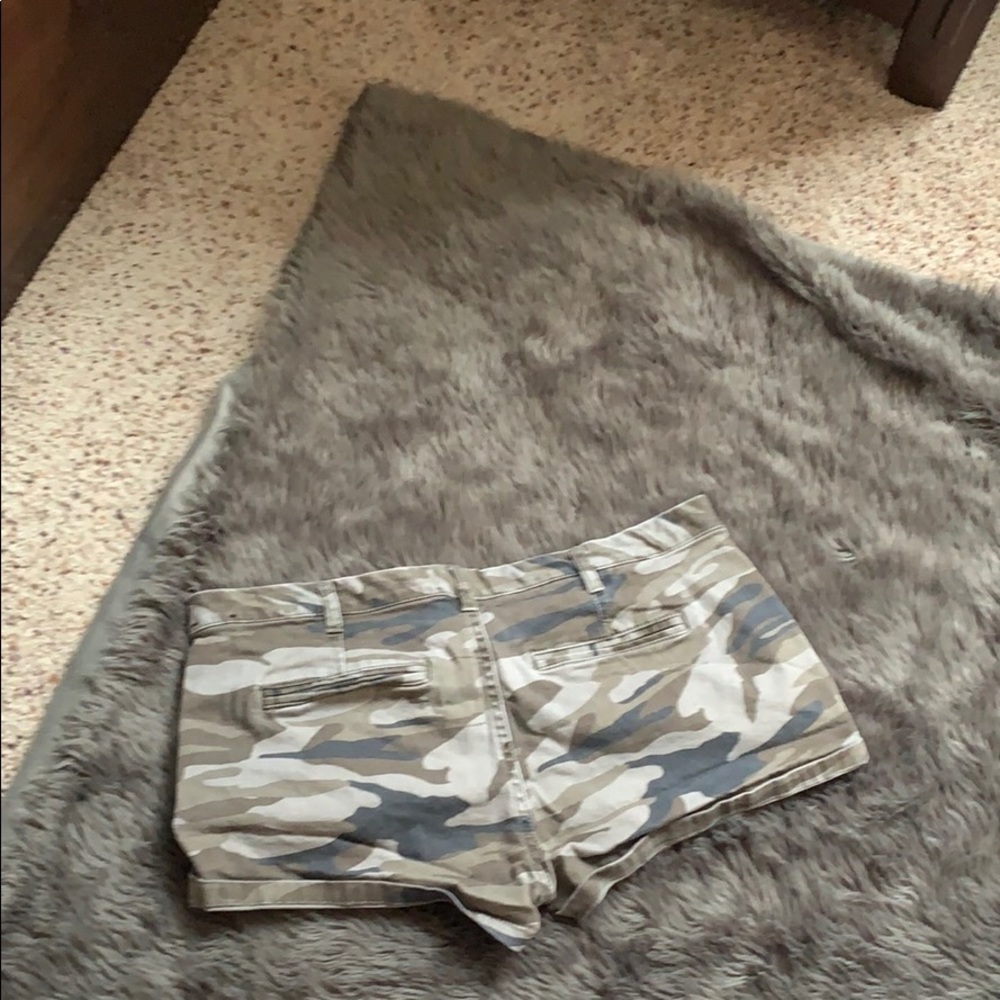 Shorts - Picture 2 of 3